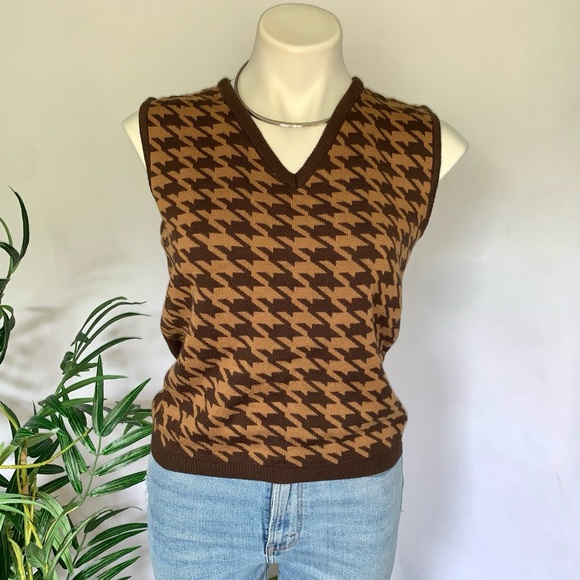 v i n t a g e :: Preppy Houndstooth Sleeveless Knit Sweater Vest Top - Picture 3 of 11